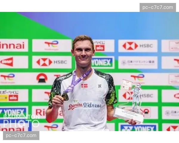 世界羽毛球锦标赛：安赛龙2-1险胜石宇奇，夺得个人第四个世锦赛男单冠军